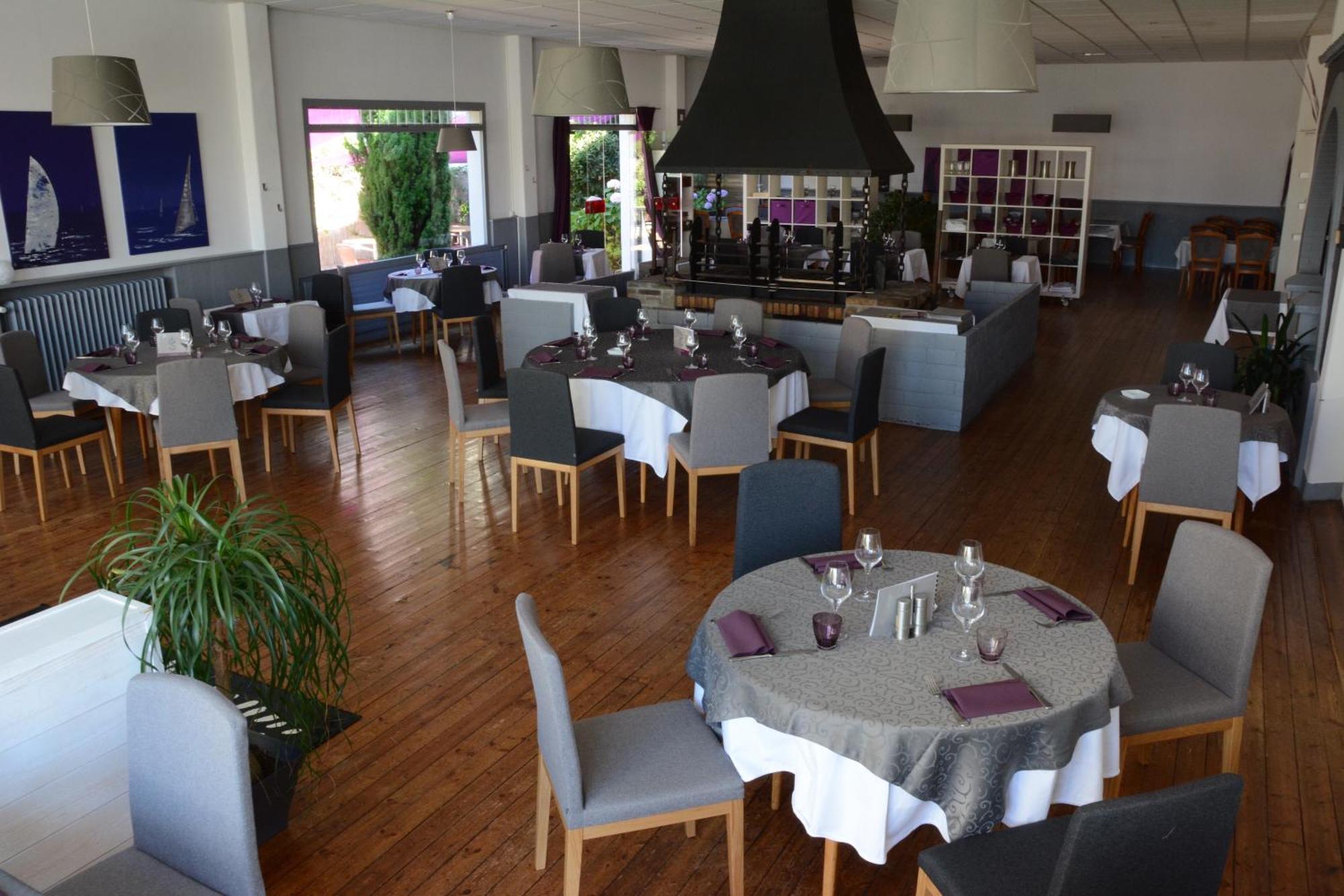 Logis Le Petit Trianon Hotell Saint-Brévin-les-Pins Eksteriør bilde
