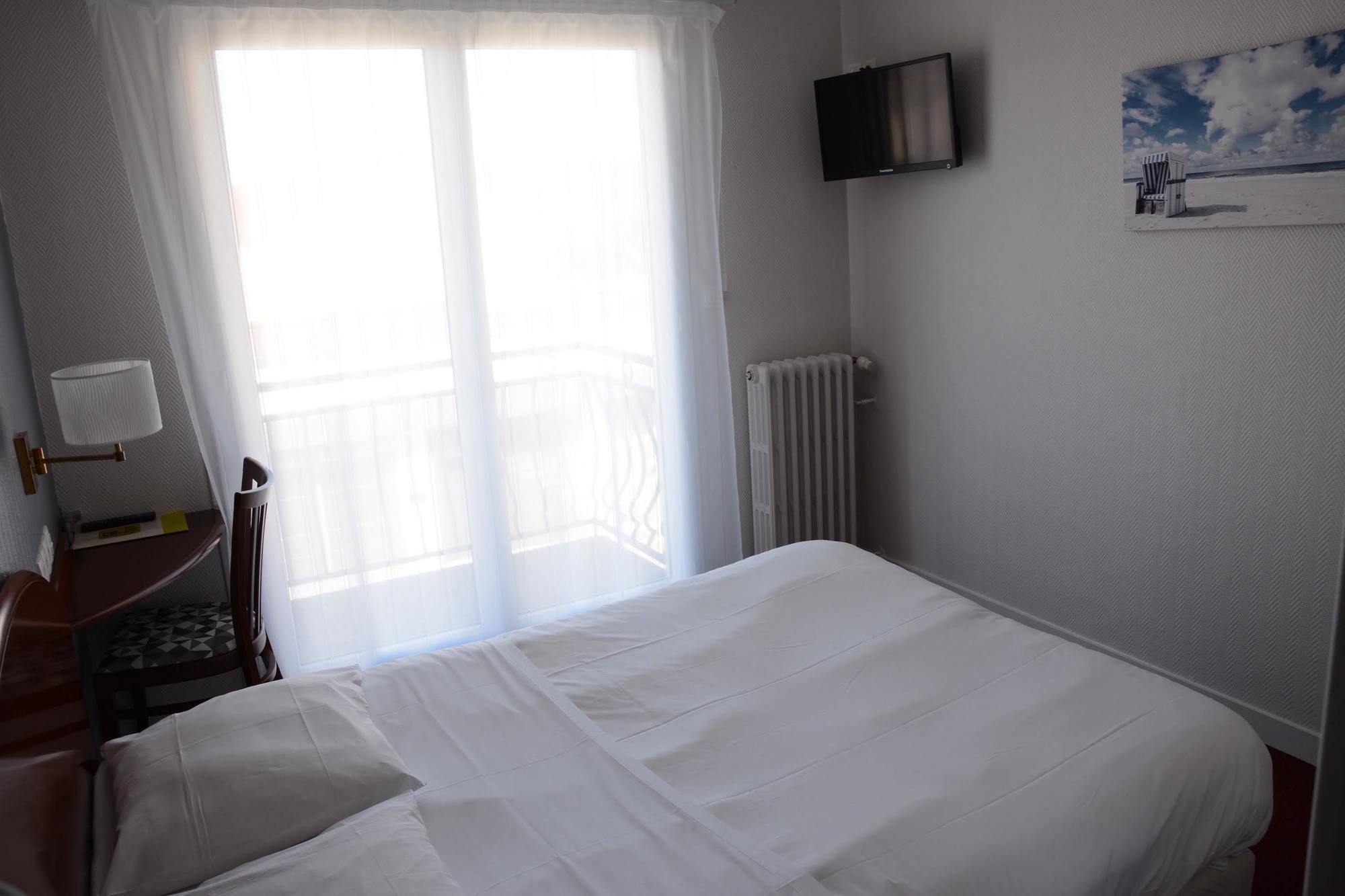 Logis Le Petit Trianon Hotell Saint-Brévin-les-Pins Eksteriør bilde