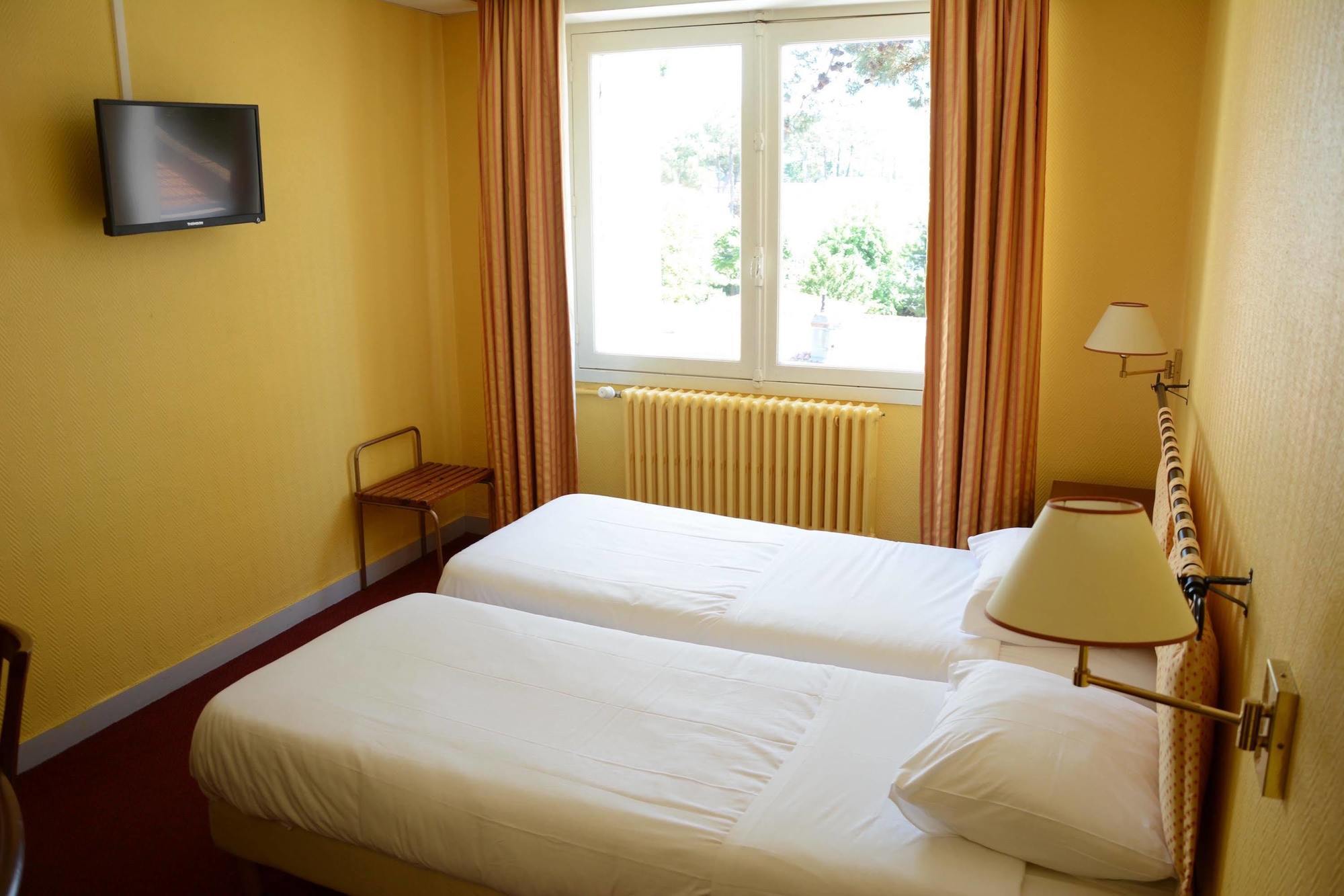 Logis Le Petit Trianon Hotell Saint-Brévin-les-Pins Eksteriør bilde