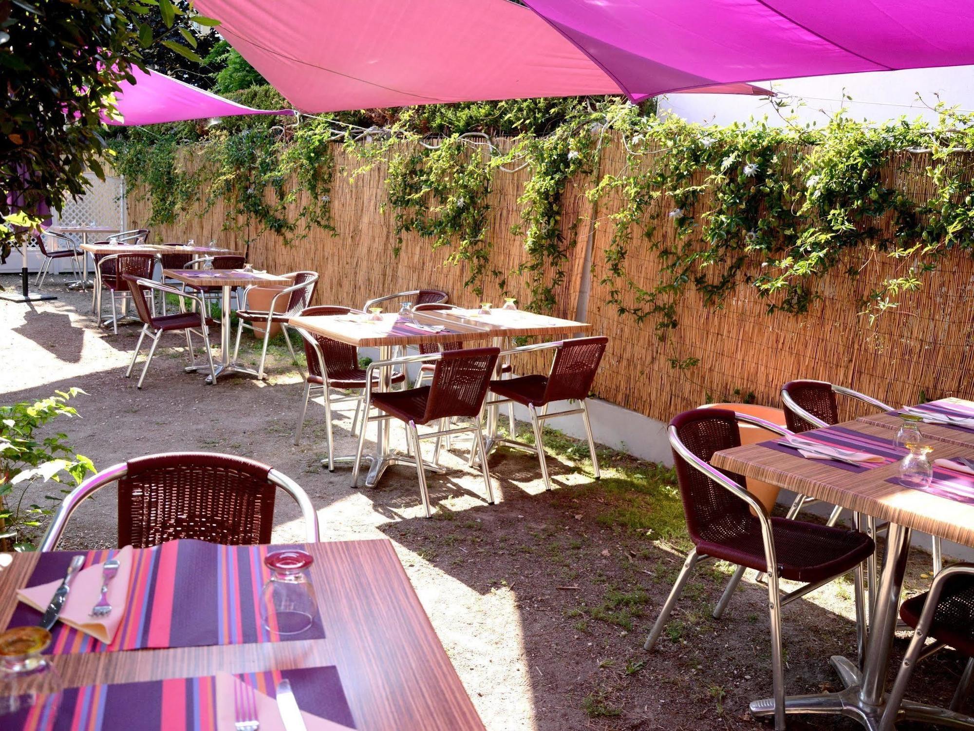 Logis Le Petit Trianon Hotell Saint-Brévin-les-Pins Eksteriør bilde